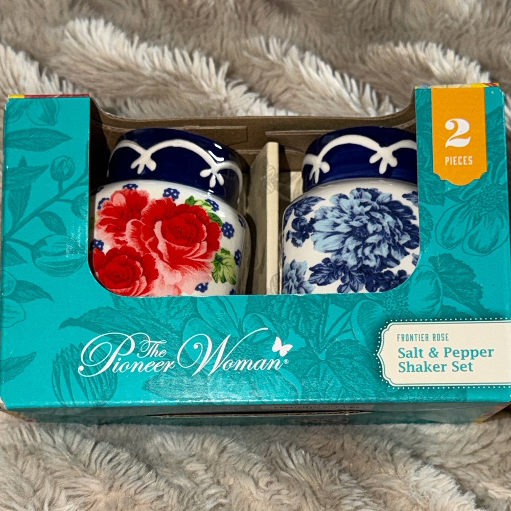 The Pioneer Woman Frontier Rose Salt & Pepper Set - Red Rose & Blue Floral